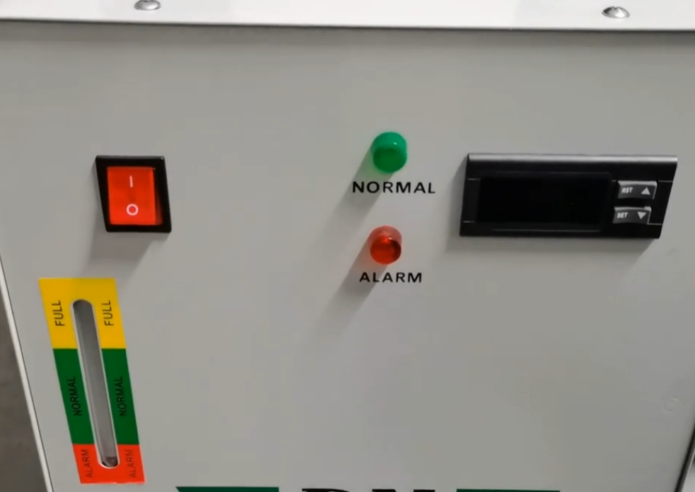 冷水机水位过低报警指示灯